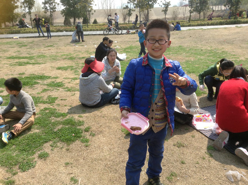 植树节采草莓植树活动