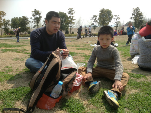 植树节采草莓植树活动